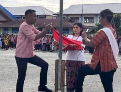 Dandim 1710/Mimika  Pimpin Upacara Peringatan Hardiknas di SMPN 2 Timika