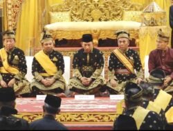 Kapolri Terima Anugerah Adat Ingatan Budi dari Lembaga Adat Melayu Riau