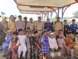 Bhabinkamtibmas Pulau Kelapa Hadiri Khitanan Massal, Pererat Kebersamaan dengan Warga