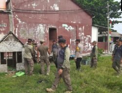 Bhabinkamtibmas Pulau Tidung Ikut Kerja Bakti Persiapan Upacara HUT RI ke-80