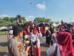 Masyarakat Antusias Rayakan HUT RI ke-80, Pasukan Berkuda Turangga Polri Jadi Perhatian Publik