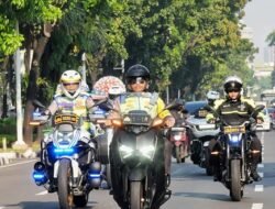 Naik Motor, Kakorlantas Polri Tinjau Langsung Pengamanan Lalu Lintas Puncak HUT ke-80 RI