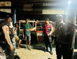 Polisi Baik Humanis, Polsek Kepulauan Seribu Utara Patroli Malam Himbau Warga Tidak Main Judi Online