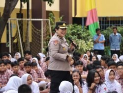*Police Goes To School: Polres Metro Jakarta Barat Bentuk Karakter Pelajar yang Tangguh dan Berprestasi*