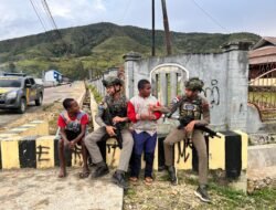 *Sentuhan Humanis Satgas Ops Damai Cartenz Bersama Anak-Anak di Paniai