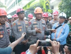 *Kapolda Jatim Tinjau Evakuasi Korban Robohnya Bangunan Ponpes Al Khoziny di Sidoarjo*