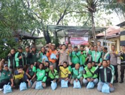Polres Kepulauan Seribu Gelar Jumat Peduli: Kapolres Bagikan Sembako dan Pengobatan Gratis untuk Driver Ojek Online