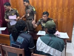 *Satgas Ops Damai Cartenz Laksanakan Tahap II (Penyerahan Tersangka & Barang Bukti) Yatien Enumbi di Kejaksaan Nabire.