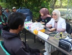 Jumat Peduli, Polres Kepulauan Seribu Bagi Sembako dan Cek Kesehatan Gratis untuk Ojol di Ancol