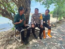 Sapa Warga dengan Senyum, Bhabinkamtibmas Pulau Tidung Ajak Masyarakat Kenali Layanan Darurat 110