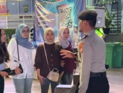 Sapa Warga di Bundaran HI, Polisi Patroli Malam Ciptakan Rasa Aman