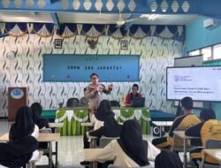 Sosialisasi SMA Kemala Taruna Bhayangkara di SMPN 285 Pulau Untung Jawa, Bhabinkamtibmas Dorong Siswa Jadi Generasi Berkarakter