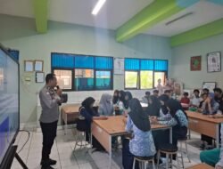 Bhabinkamtibmas Pulau Tidung Sosialisasikan Penerimaan SMA Kemala Taruna Bhayangkara di SMPN 241 Jakarta, Ajak Siswa Siapkan Diri Jadi Generasi Tangguh
