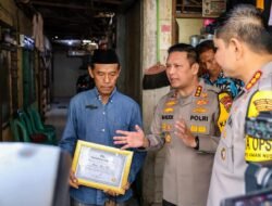 *Polda Metro Jaya: Hansip Cakung Pahlawan Lingkungan, Polisi Hadir dengan Empati*