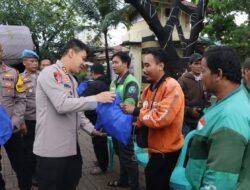 *Jumat Peduli di Marina Ancol: Polres Kepulauan Seribu Ulurkan Kepedulian untuk Driver Ojol dan Warga*