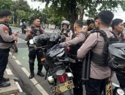 *Patroli Perintis Presisi Polres Metro Jaktim Bubarkan Tawuran dan Amankan Sajam di Jl. I Gusti Ngurah Rai*