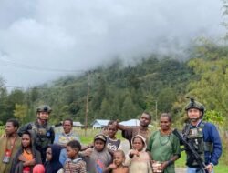 *Personel Ops Damai Cartenz Tebar Keceriaan Bersama Anak-Anak di Distrik Bibida, Paniai*