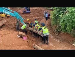 Satbrimob Polda Jateng Temukan Dua Korban Meninggal Dunia dalam Operasi SAR Longsor Majenang