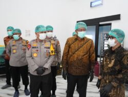 *Tinjau Dapur SPPG Polda Sulteng, Menteri Hukum Puji Standar Kualitas Layak Jadi Contoh*