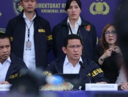 *Polda Metro Jaya Bongkar Penyelundupan 439 Ballpress Pakaian Bekas Impor*