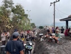 *Satbrimob Polda Jawa Timur Perkuat Operasi Kemanusiaan Pasca Erupsi Semeru*