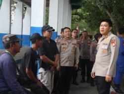 Kapolres Kepulauan Seribu Sambangi Nelayan & Pengemudi Bentor di Pulau Tidung, Titip Pesan Jaga Jakarta