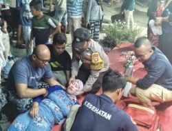 Bhabinkamtibmas Pulau Sabira Sigap Bantu Ibu yang Tiba-tiba Pingsan di Festival Parekraf Pulau Harapan