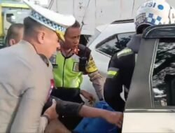 Aksi Cepat Tanggap Kasat Lantas Bekasi Kota, Tangani Korban Kecelakaan di Gunung Putri Bogor