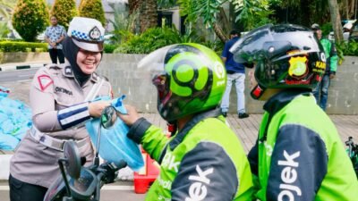 *Sinergi Humanis Polda Metro Jaya Ajak Ojol dan PHL Jaga Jakarta Lewat Jumat Peduli*
