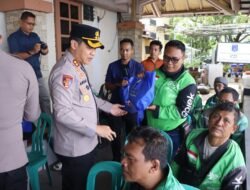 Jumat Peduli di Marina Ancol, Polres Kepulauan Seribu Bagikan Pemeriksaan Kesehatan dan Sembako untuk Ojol