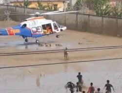 Meski Dengan Risiko Pendaratan, Helikopter Poludara Baharkam Polri Berhasil Dropping Logistik Bantuan ke Aceh Tamiang