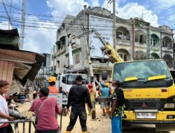 Personel Brimob Kawal Penormalan Listrik di Aceh Tamiang