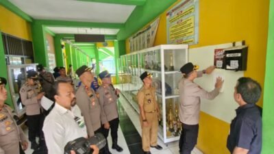 Inovasi Kapolres Kepulauan Seribu: Sosialisasi Layanan Maksimal Lewat Barcode Anti Bullying dan Jaga Laut