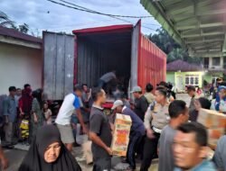 Polres Langkat Salurkan Bantuan Sosial Pascabencana Banjir di Desa Paya Bengkuang