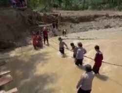 PEMBANGUNAN JEMBATAN DARURAT DI SALAREH AIA, POLRES AGAM PERCEPAT PEMULIHAN AKSES WARGA