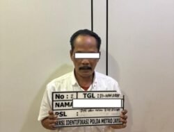 *Polda Metro Jaya Bongkar Peredaran Uang Palsu Dolar, Ribuan Lembar Disita*