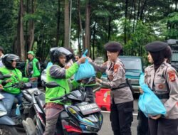 *Polda Metro Jaya Hadir untuk Ojol dan PHL Lewat Program Jum’at Peduli*