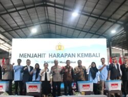 *Wakapolri Bagikan Sembako ke Ribuan Buruh, Wujud Kepedulian Polri di Sektor Industri Dalam Negeri*