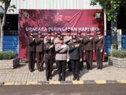 Polres Kepulauan Seribu Gelar Upacara Hari Ibu, Kapolres Pimpin Langsung dan Beri Penghormatan untuk Polwan