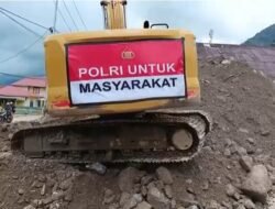 Gotong Royong Pascabanjir, Polres Agam Bersama Warga Normalisasi Sungai Muara Pisang*