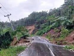 *Hujan Deras Picu Longsor dan Banjir di Palembayan, Polri Sigap Evakuasi Warga*