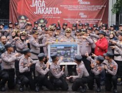 Kapolres Kepulauan Seribu Lepas Bintara Remaja BKO Pengamanan Natal 2025 dan Tahun Baru 2026 dengan Haru dan Suka Cita