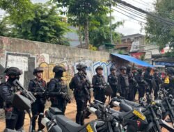 *Brimob Polda Metro Jaya Laksanakan Antisipasi Tawuran di Cipinang Besar Selatan, Jakarta Timur*