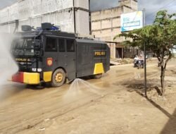 *Water Cannon Disemprotkan di Jalan Lintas Aceh Selatan, Polri Minimalisir Debu Pasca Banjir*