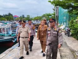 Bhabinkamtibmas Pulau Tidung Bersama Tiga Pilar Monitoring Cuaca dan Sampaikan Imbauan Keselamatan Nelayan