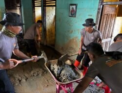 Brimob Hadir Dukung Pemulihan Rumah dan Aktivitas Ibadah Pascabencana Batang Toru