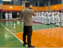 Kapolsek Kepulauan Seribu Selatan Pimpin Apel Pagi dan Beri Arahan kepada Siswa SMKN 61 Jakarta di Pulau Tidung