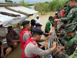 *Brimob Polda Metro Jaya Gerak Cepat Perbaiki Tanggul Jebol Muara Gembong*