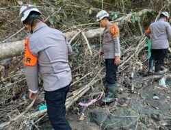 Tim SAR Resimen II Pas Pelopor Normalisasi Sungai dan Dukung Pembangunan Huntara di Agam