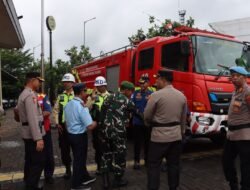 Banjir Rendam Sejumlah Ruas Jalan Jakarta, Brimob–Lantas–Polair PMJ Bergerak Cepat, Polri Siagakan 128.247 Personel Secara Nasional